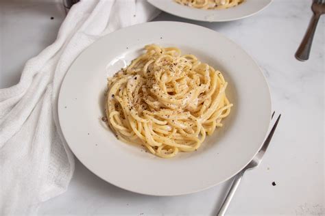  Cacio e Pepe - En Krämikonsistens Som Smälter i Munnen och en Smaksensation av Ren Parmesan!