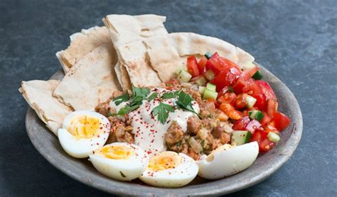  Foul Medames – En Krämig och Hjärtstekad Egyptisk Frukostupplevelse!